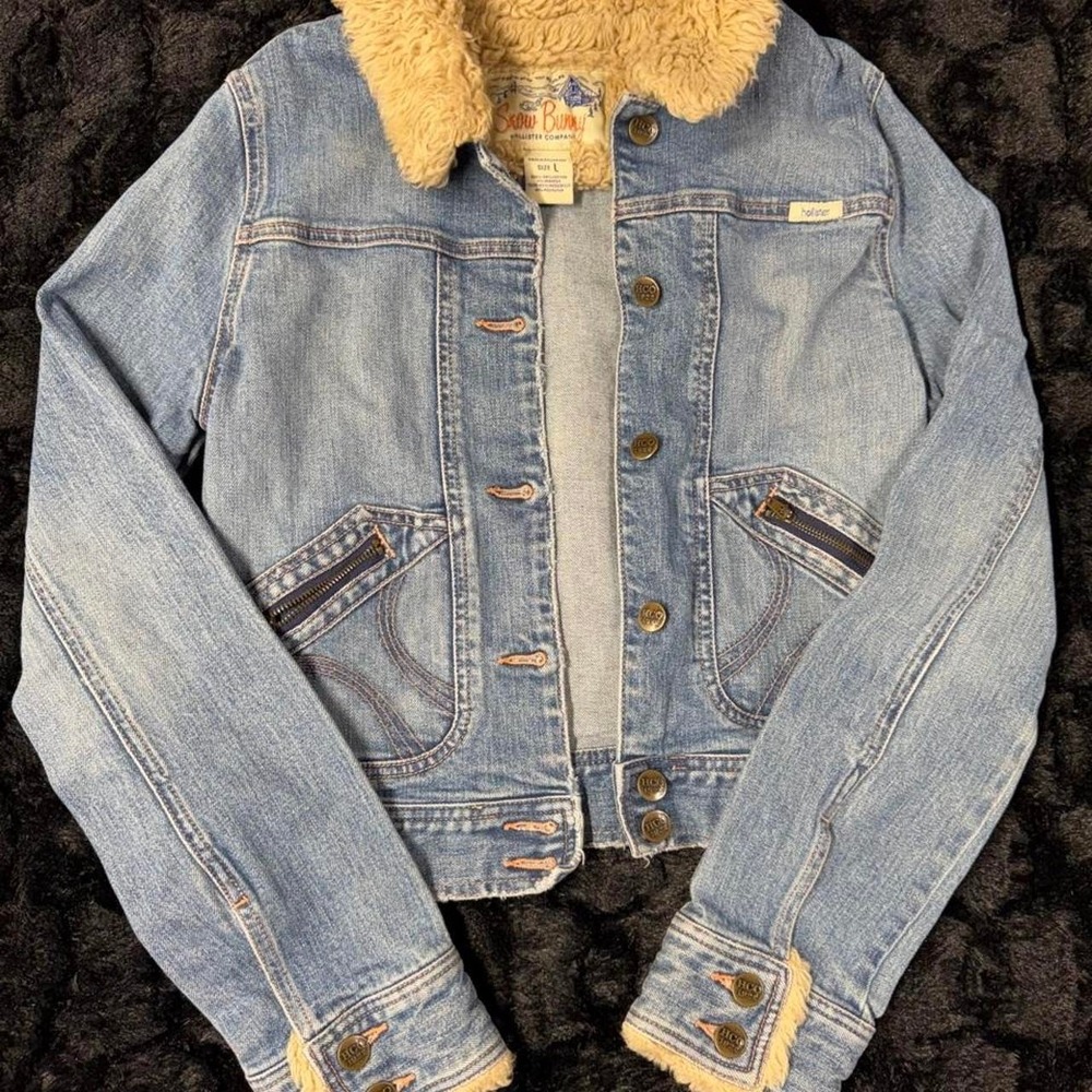 Hollister Co. blue denim jacket with fur collar and cuffs